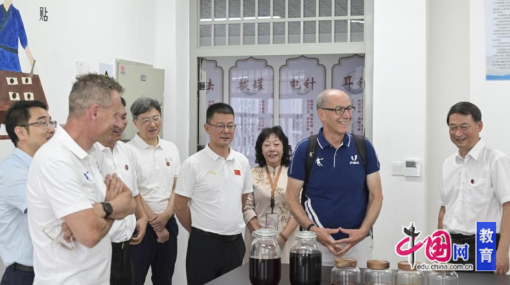 国际大体联高层代表团访问成都体育学院 共商国际体育合作新蓝图(图2)