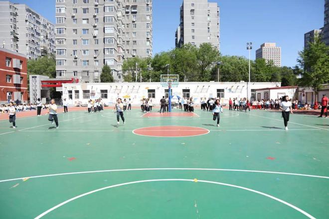 逐风奔跑 跃动梦想——学院路小学2025年田径运动会活力启幕(图8)