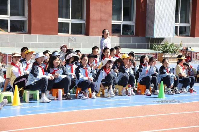 逐风奔跑 跃动梦想——学院路小学2025年田径运动会活力启幕(图7)