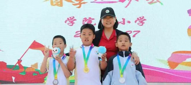逐风奔跑 跃动梦想——学院路小学2025年田径运动会活力启幕(图13)