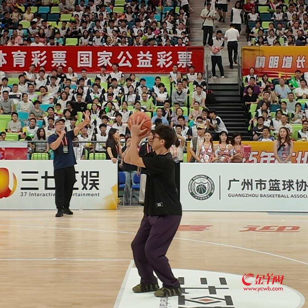 大湾区文化体育中心顺利首秀！观众也想下场体验(图4)