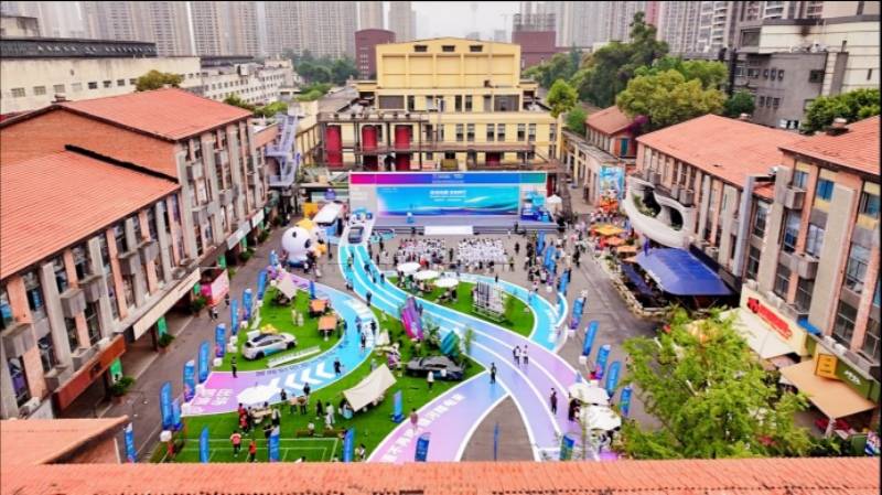 资讯丨运动无限 吉利同行 2025吉利世运之夜在蓉城活力开启(图5)