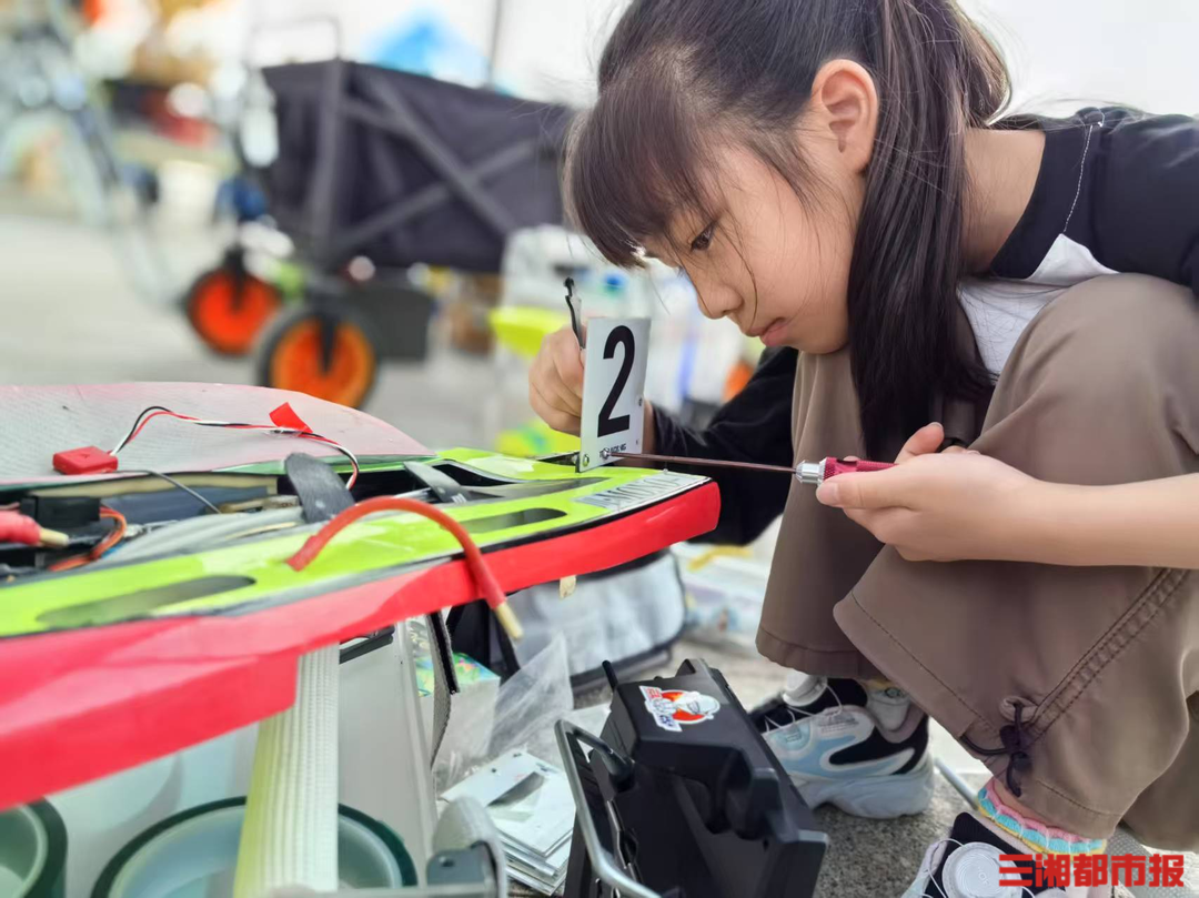 长沙小学四年级女生摘下全国航模冠军获国家一级运动员称号(图2)