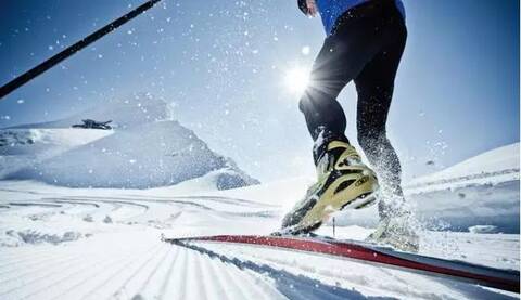 李宁“掉队”安踏“一骑绝尘”国产运动“四巨头”大比拼