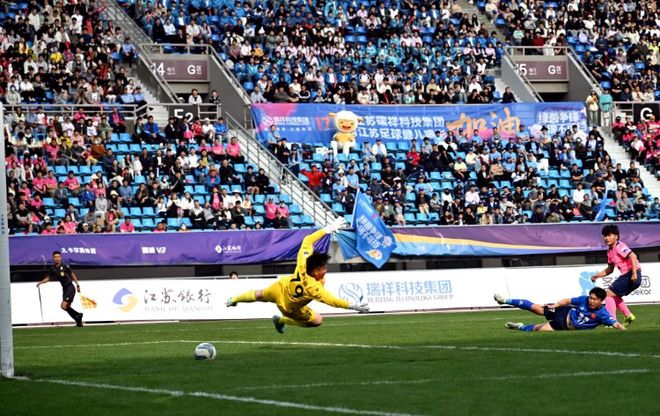 散装江苏“大内斗”、“比赛第一友谊第十四”？“苏超”出圈启示录