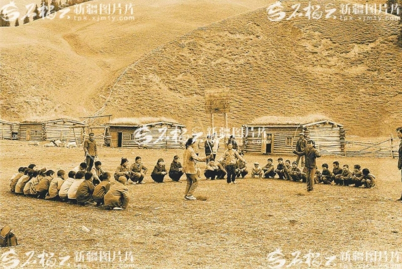 照片里的新疆⑫丨从马背小学到冰上运动学校