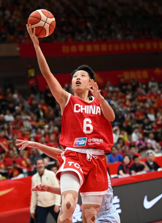 女篮新生力量的成年国家队首秀有荣幸、有紧张(图2)