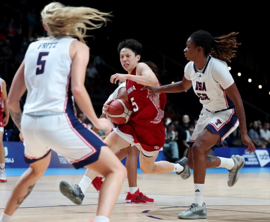 女篮新生力量的成年国家队首秀有荣幸、有紧张