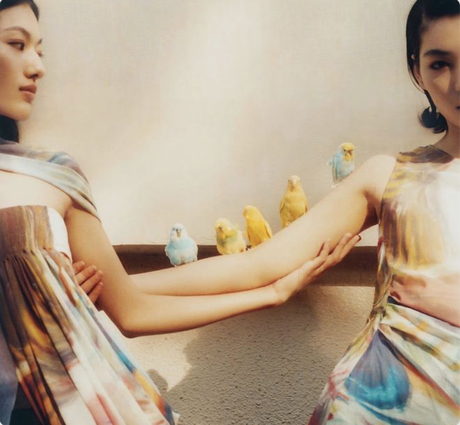 2025 秋冬趋势「琥珀流光」：游牧风、高智风、复古甜酷机能运动风关键单品与面料分析(图4)