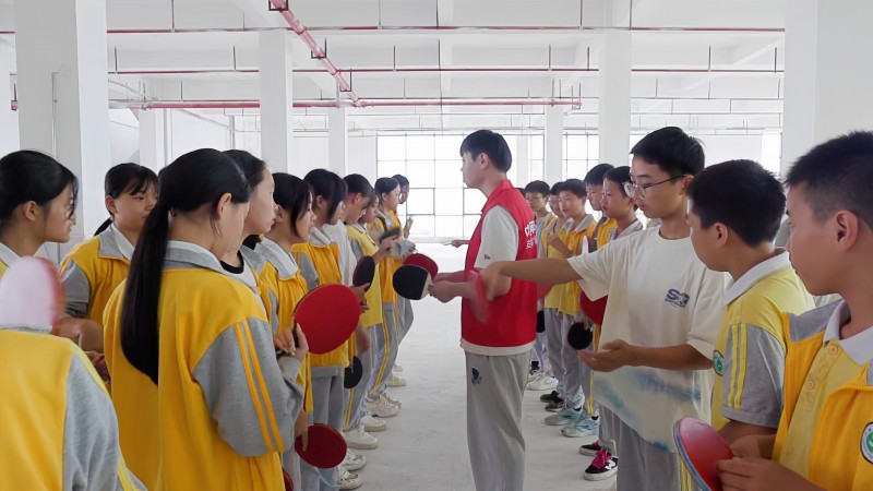 平安金服与平安资管携手助力永新中学国球运动发展捐赠体育器械传递爱心(图3)