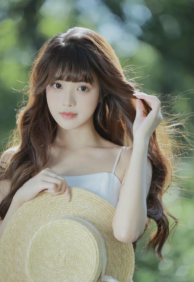 渺渺抓单杠被体育老师做