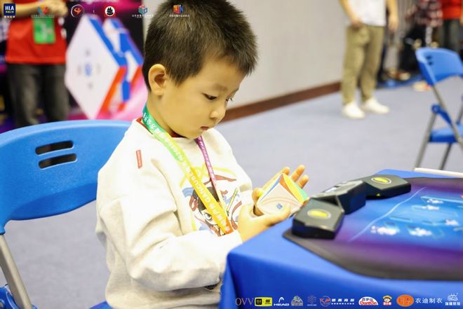 2025全国魔方公开赛（济南站）开幕吸引近千名运动员参赛(图2)