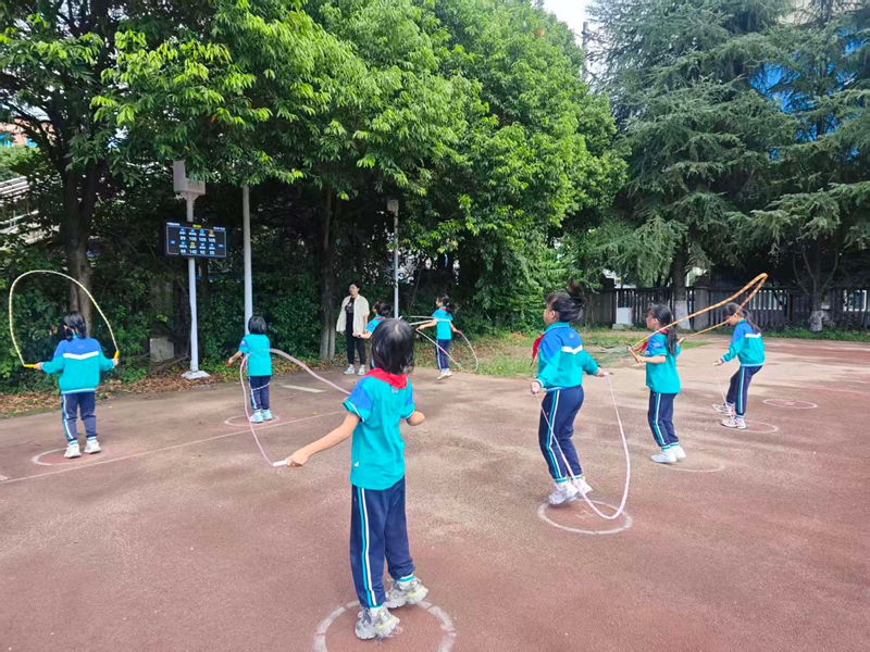 刷脸消费、AI体育……贵州仁怀：“百千万工程”推动学校换新颜(图5)