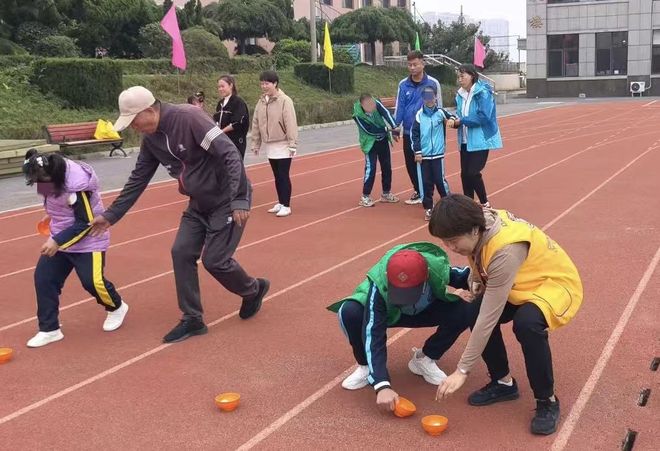 首届“狮爱亲子融合趣味运动会”开赛残疾学生与狮友共赴运动之约