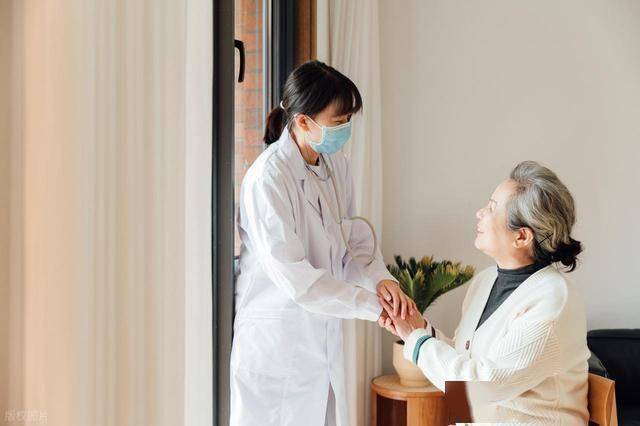 老年人防跌倒：增强骨骼强度的营养运动方案(图2)