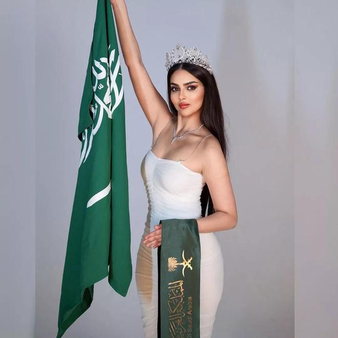 沙特空中体育馆曝光350米高的楼顶球场基建完胜欧洲五大联赛