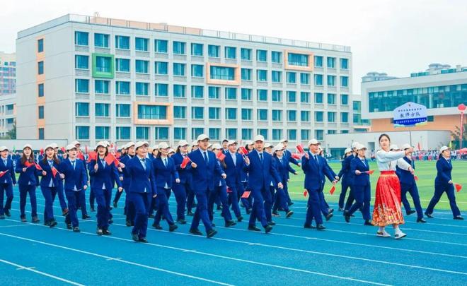邹平市渤海实验学校第三届体育节暨2025年秋季运动会启幕(图7)