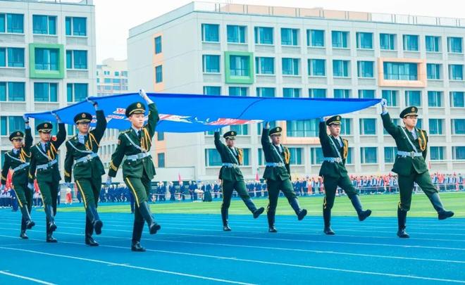 邹平市渤海实验学校第三届体育节暨2025年秋季运动会启幕(图3)