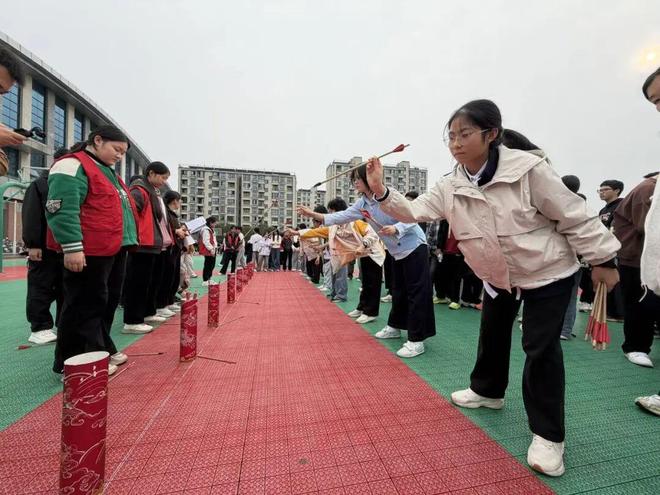 传统与竞技碰撞！六安二中河西校区运动会看点拉满(图2)
