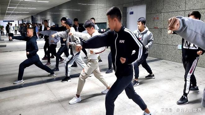 783%！小学已成“女儿国”？数据背后：男孩正失去关键成长要素(图8)