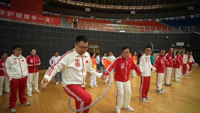 团结拼搏守护健康 重庆医科大学附属北碚医院首届田径运动会成功举行(图2)