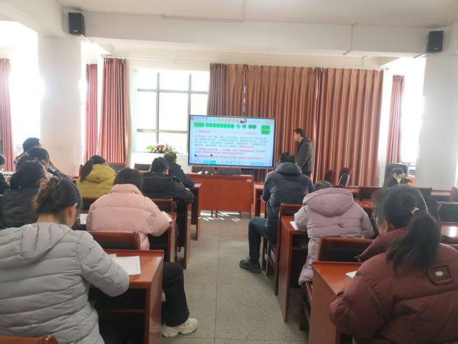 稷山县教育体育局组织开展高三一轮复习专题讲座