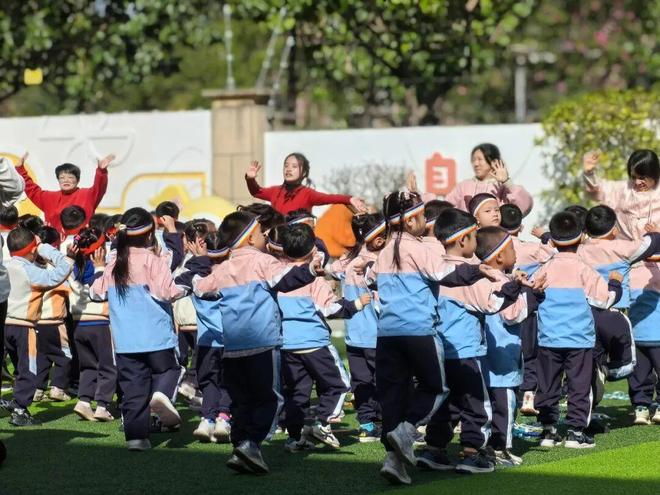【未成年人教育】“秋日趣运动 悦动悦成长”——仓山区第一中心幼儿园开展秋季趣味运动会(图6)