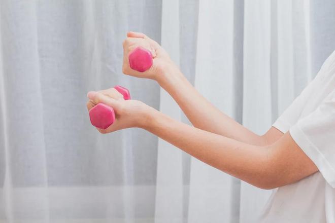 睡前做这5种运动可以让睡眠变好！今晚就试试→(图2)