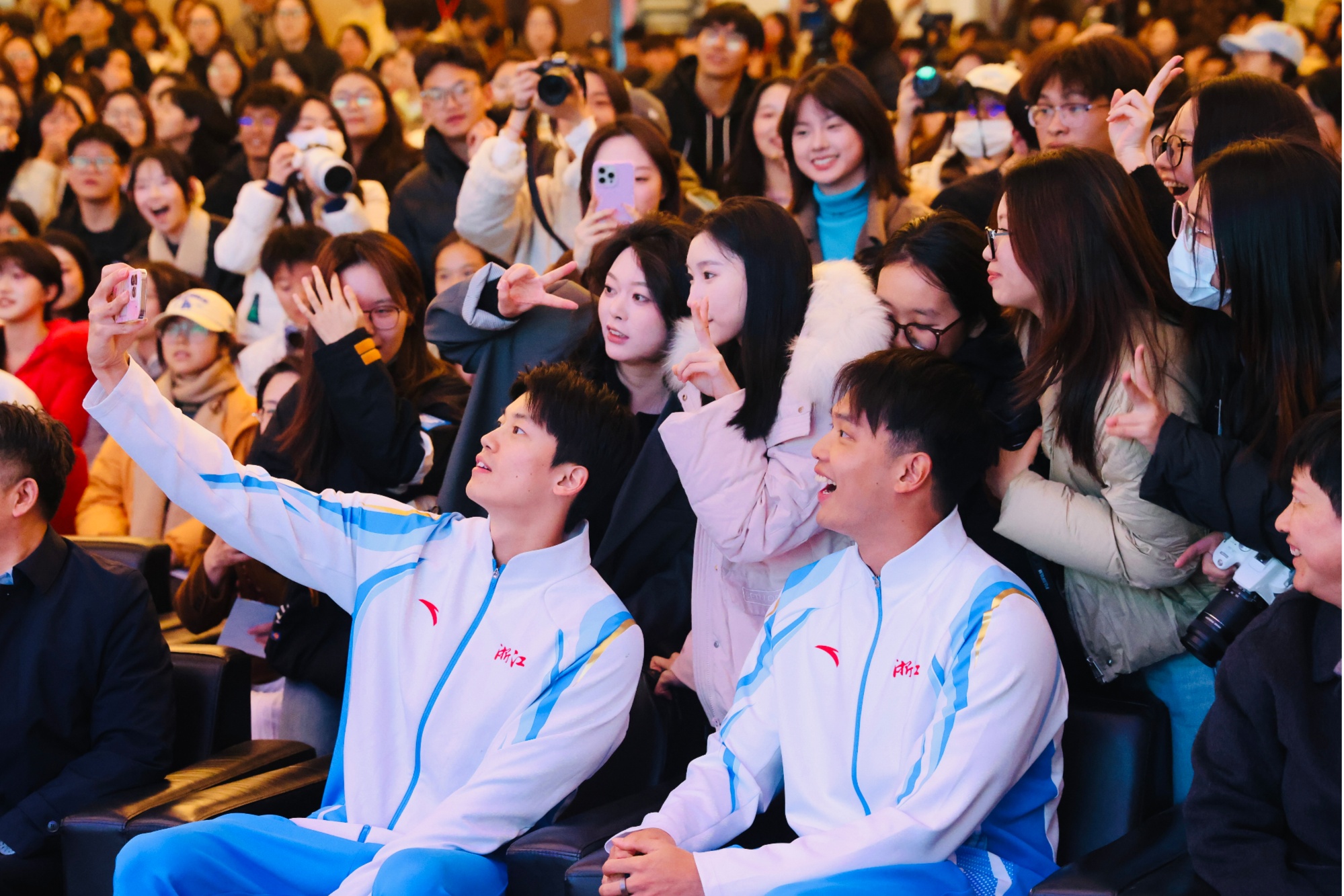 汪顺、叶诗文等泳坛名齐聚 这节“冠军体育课”太顶了(图2)