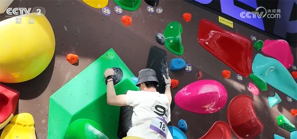 攀岩加速“破圈”激发体育经济新潜力 相关产业借赛登“高”释放活力