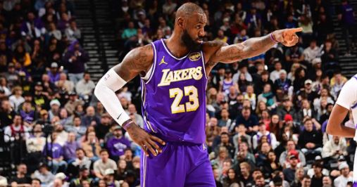 星空体育：湖人19胜9负位居西部第四关键时刻战绩完美。(图2)