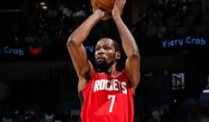 老将如杜兰特如何在82场常规赛中保持巅峰状态？(图1)