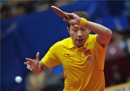 比赛过程中球员和教练员攻击裁判 “渝超”官方发布处罚决定(图1)