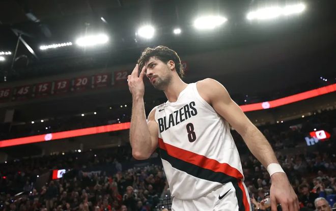 星空NBA体育赛季中期评比：约老师与队友的争夺战！(图3)