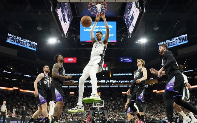 星空NBA体育赛季中期评比：约老师与队友的争夺战！(图2)