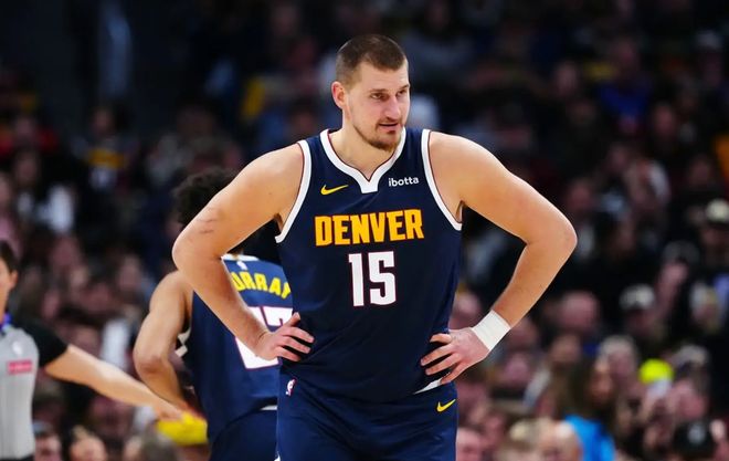 星空NBA体育赛季中期评比：约老师与队友的争夺战！(图1)