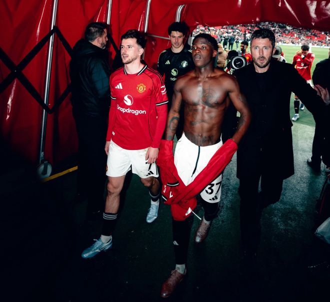 星空：体育星秀20岁梅诺：曼联换帅后的璀璨新星(图4)