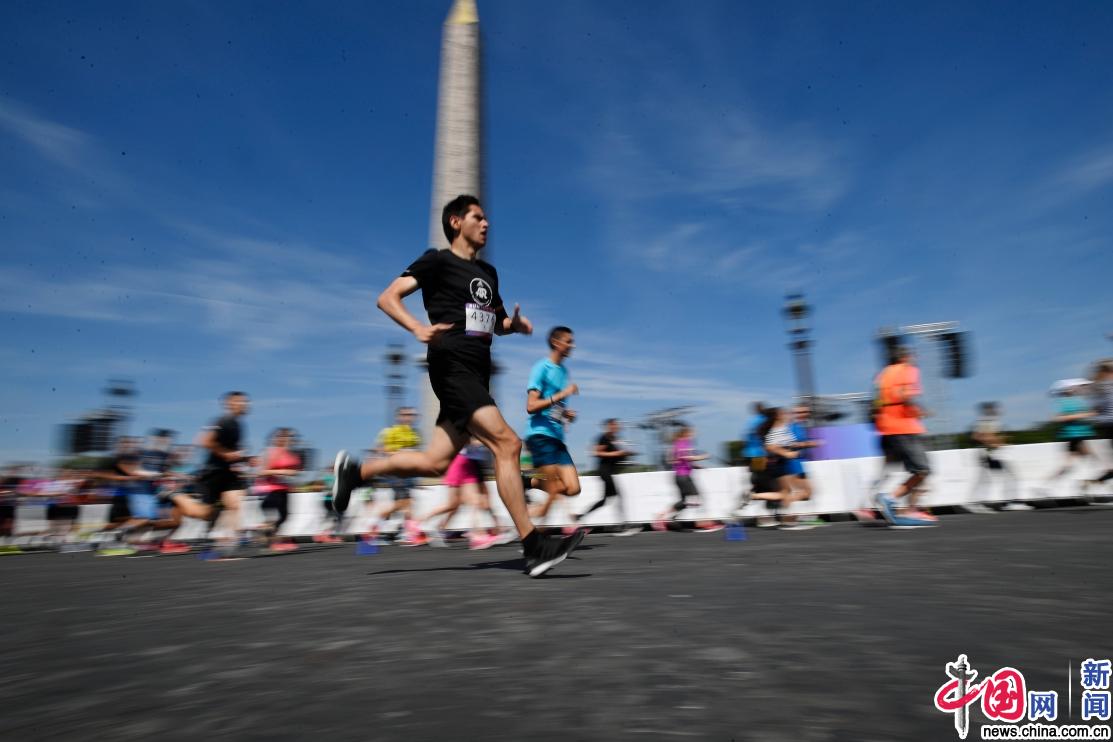 克朗斯取得夹持装置和输送装置专利允许在洁净室外部产生的运动脉冲传递到洁净室内部的夹持元件同时维持边界(图1)