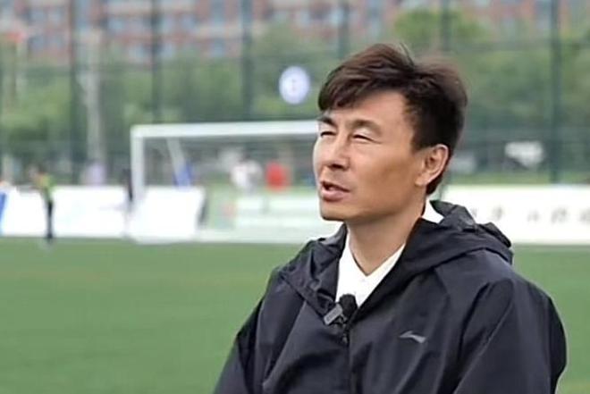 他是前国足队长哥哥是英雄娶海归高材生37岁儿女双全成赢家(图8)