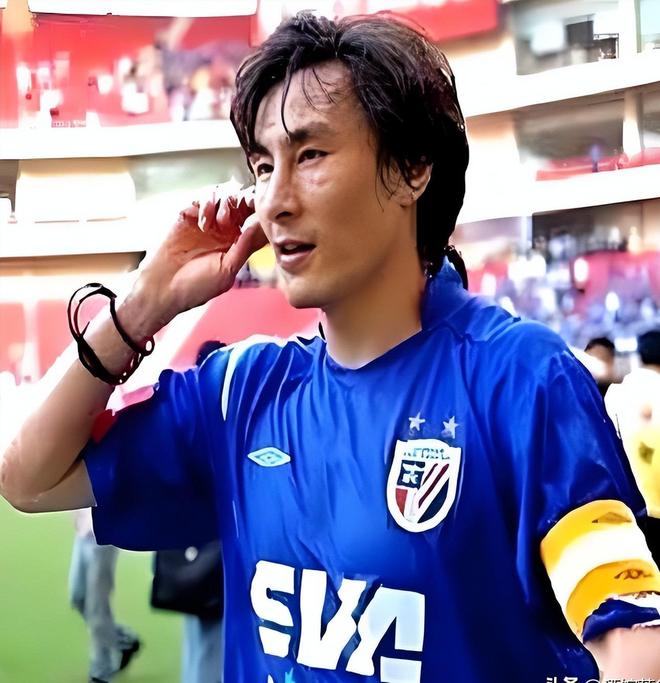 他是前国足队长哥哥是英雄娶海归高材生37岁儿女双全成赢家(图4)