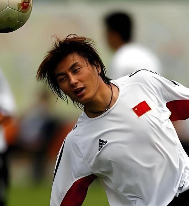 他是前国足队长哥哥是英雄娶海归高材生37岁儿女双全成赢家(图7)