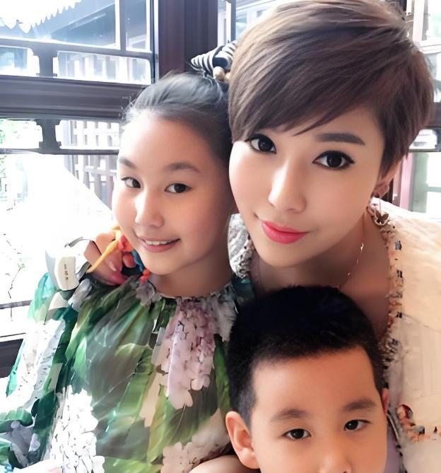 他是前国足队长哥哥是英雄娶海归高材生37岁儿女双全成赢家(图13)