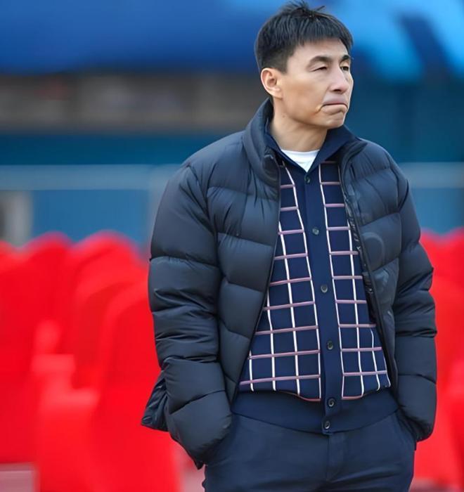 他是前国足队长哥哥是英雄娶海归高材生37岁儿女双全成赢家(图15)