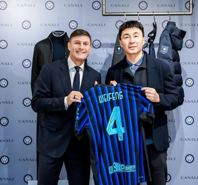 他是前国足队长哥哥是英雄娶海归高材生37岁儿女双全成赢家(图16)