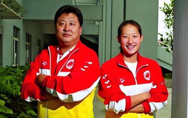 连娶3位徒弟将奥运冠军变主妇毁掉队员前途的他能有多离谱？(图3)