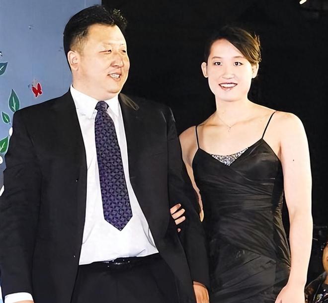 连娶3位徒弟将奥运冠军变主妇毁掉队员前途的他能有多离谱？(图11)