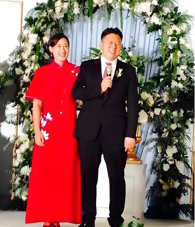 连娶3位徒弟将奥运冠军变主妇毁掉队员前途的他能有多离谱？(图17)