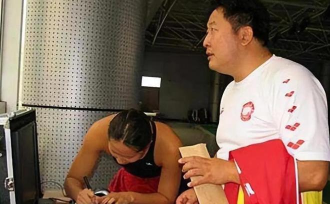 连娶3位徒弟将奥运冠军变主妇毁掉队员前途的他能有多离谱？(图18)