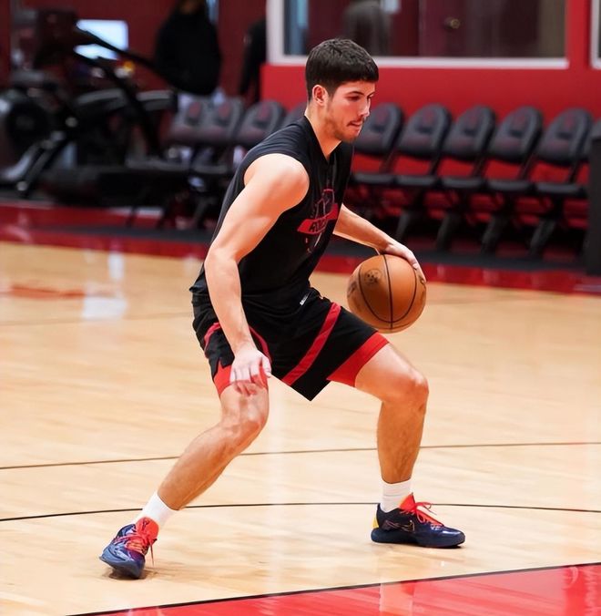 火箭首发控卫2选1？范乔丹遇强力对手放弃伊森2人可搭档后场(图2)