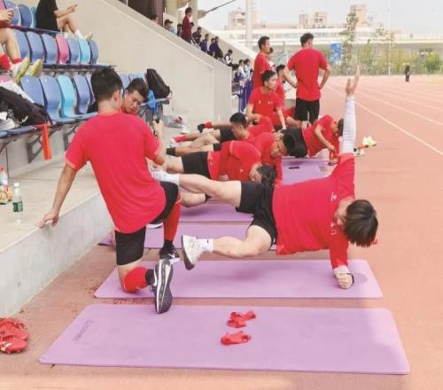 闽超厦门队阵容揭秘：体育老师、大学生、公司老板、国企员工(图1)